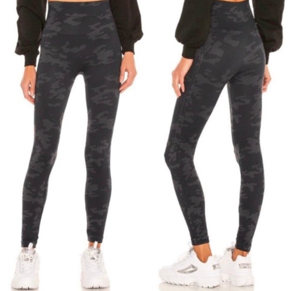 NWOT Spanx Look at Me Now Seamless Legging M Black Camo High Waist Shaping - Picture 6 of 6